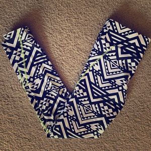 Victoria’s Secret Pink Aztec Yoga Leggings